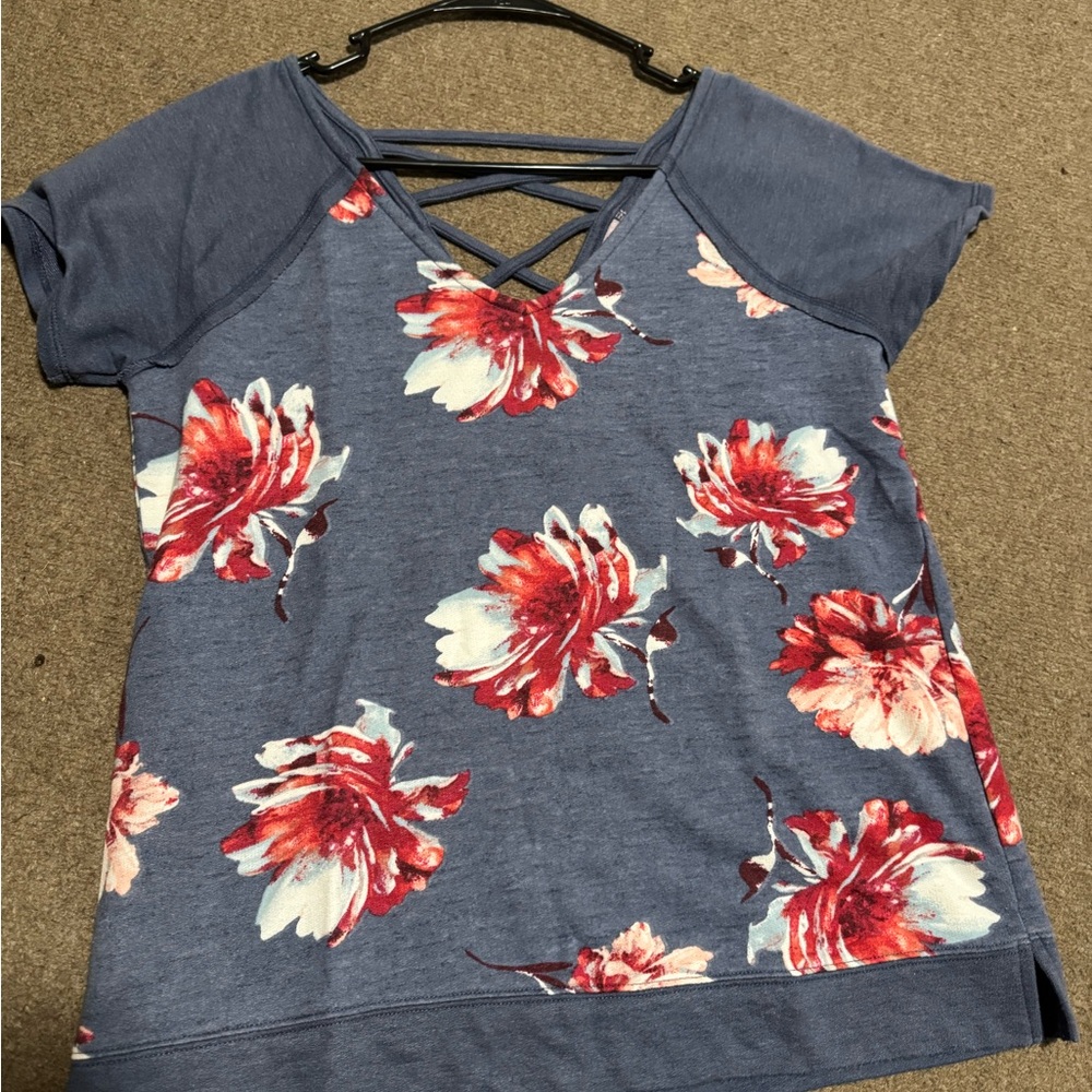 Maurices Blue and Red Floral Short Sleeve Tee